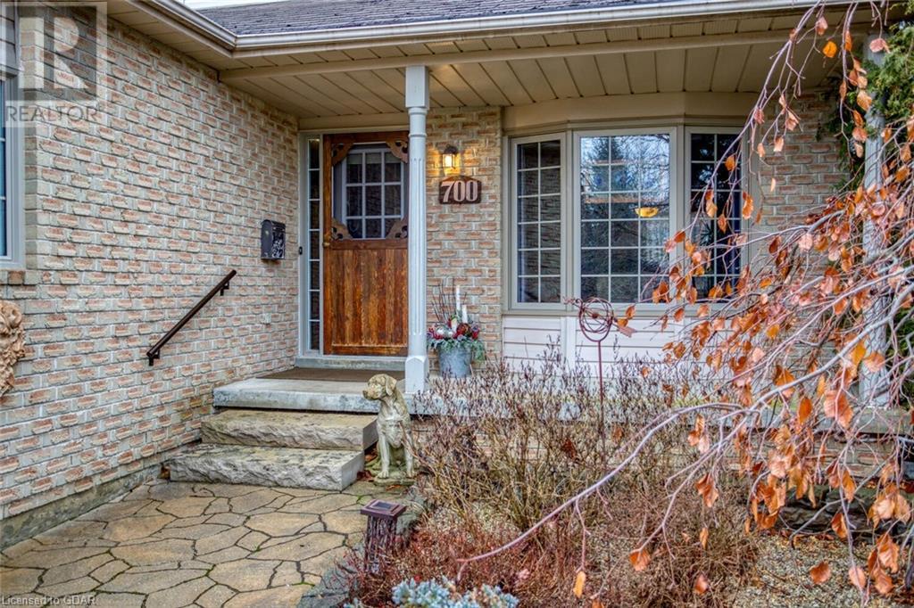700 Woodhill Drive, Fergus, Ontario N1M 3M3 (26376216) Beth and Ryan