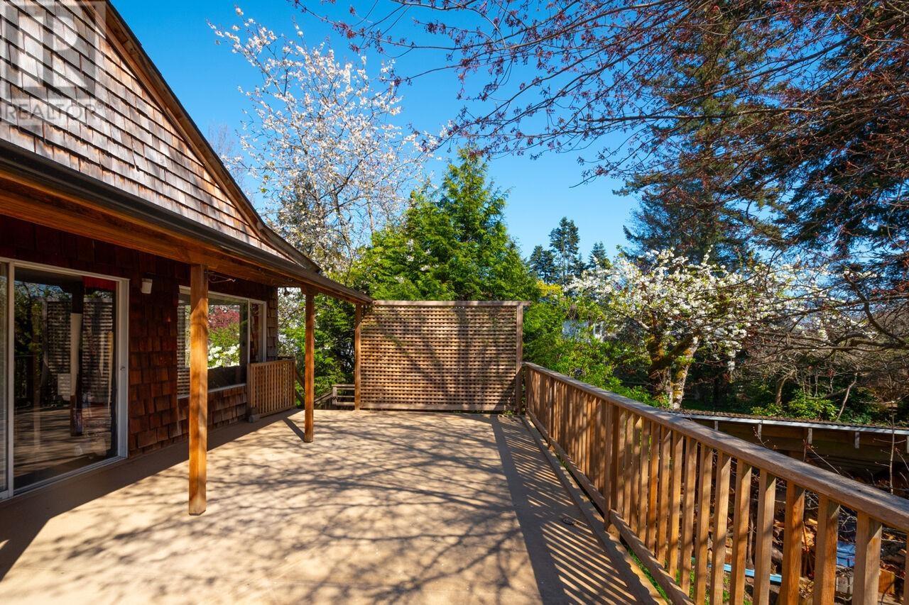 1130 Lenora Road, Bowen Island, British Columbia  V0N 1G1 - Photo 11 - R2838525