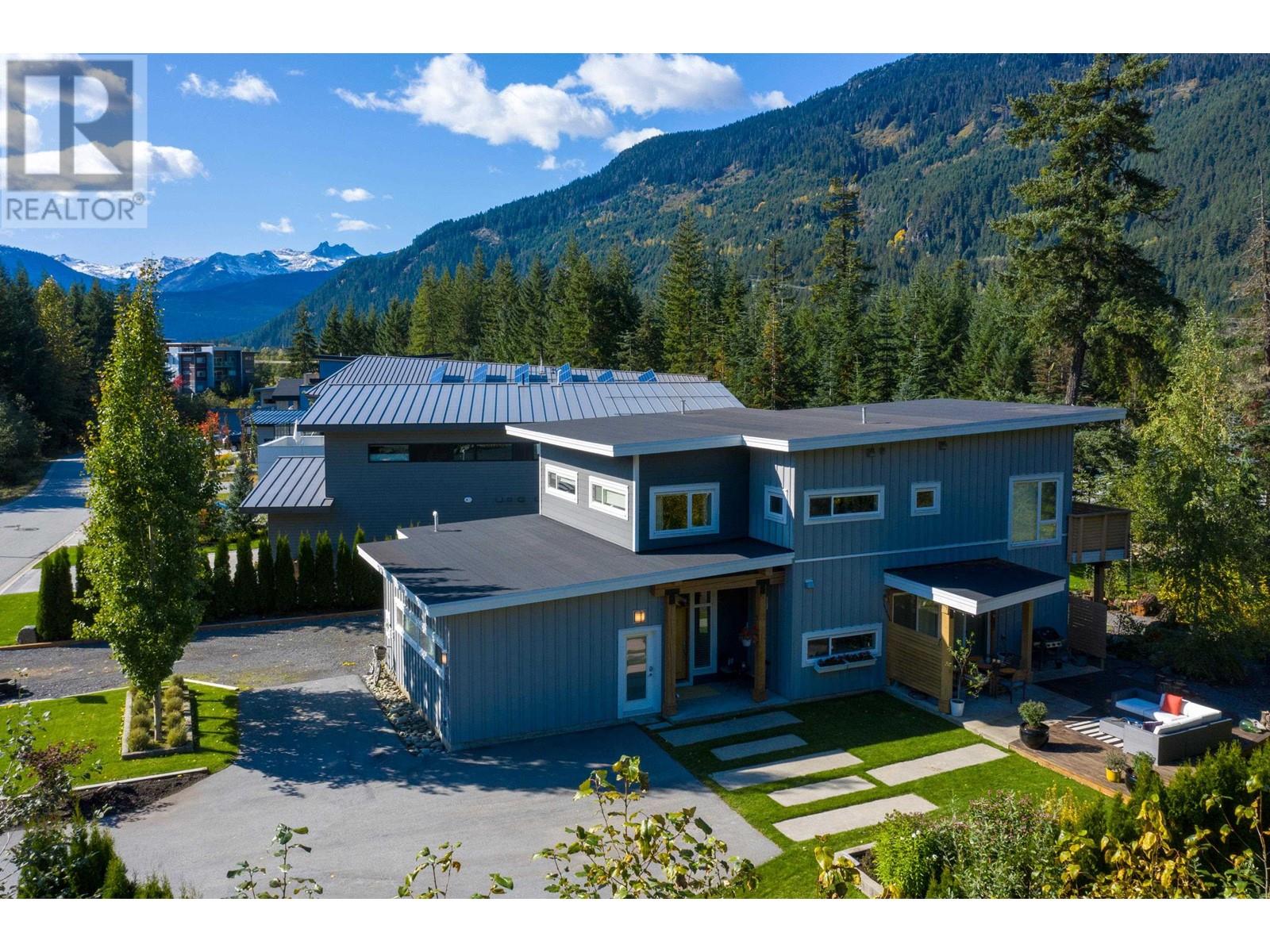 1087 Madeley Place, Whistler, British Columbia  V8E 0K5 - Photo 1 - R2838535