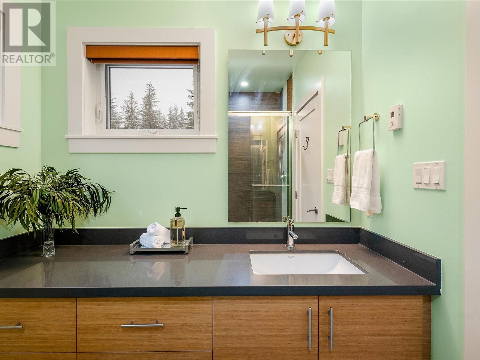 1087 Madeley Place, Whistler, British Columbia  V8E 0K5 - Photo 24 - R2838535