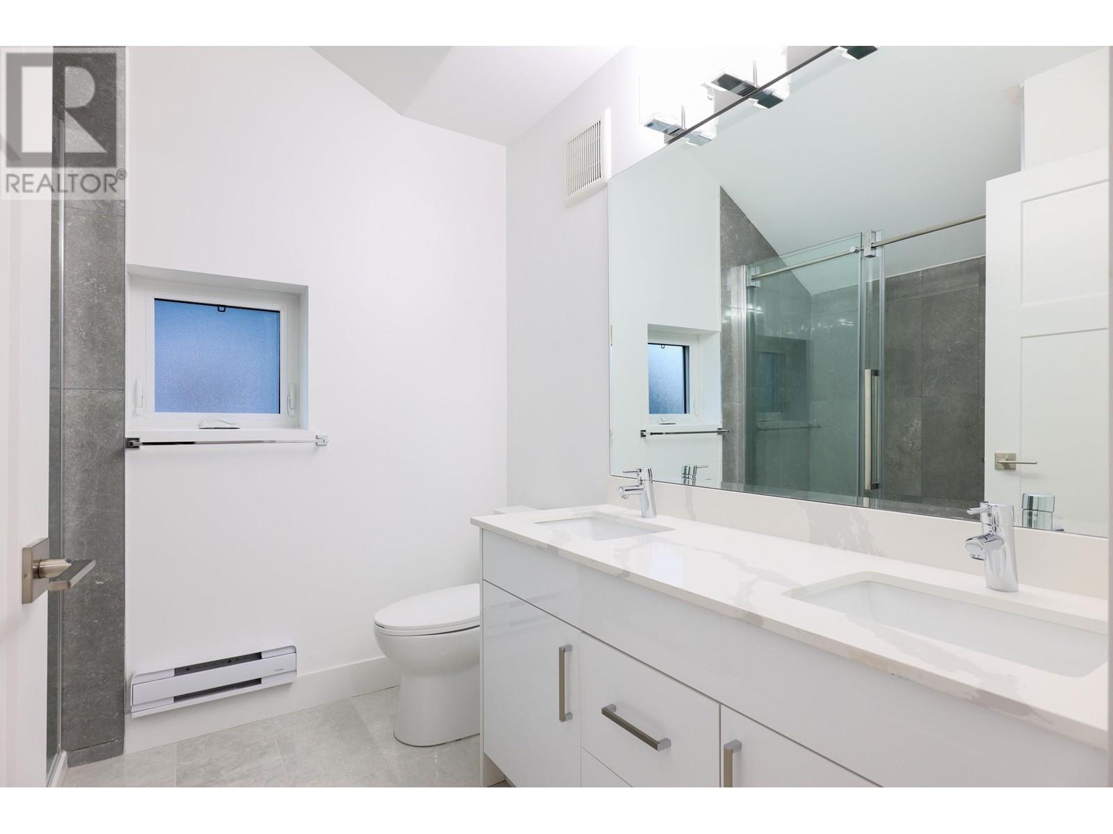 4799 Slocan Street, Vancouver, British Columbia  V5R 2A2 - Photo 2 - R2728247