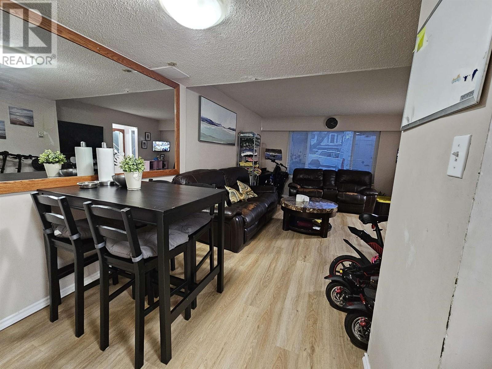 4060 Forest Street, Burnaby, British Columbia  V5G 1X1 - Photo 2 - R2838960