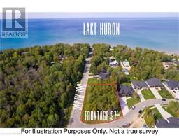 1 LAKESIDE WOODS Crescent