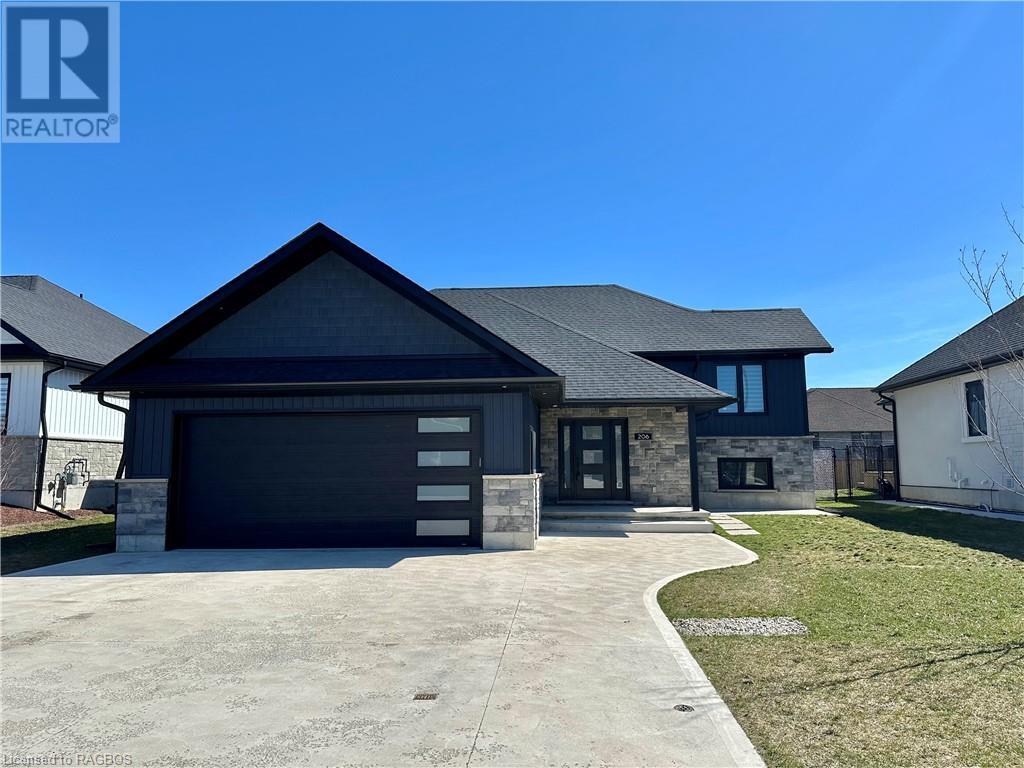 206 Irishwood Lane, Walkerton, Ontario N0G 2V0 (26386736) Team Lisk
