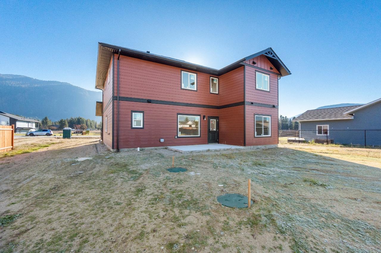 1071 Elkview Road, Castlegar, British Columbia  V1N 4L5 - Photo 46 - 2474443