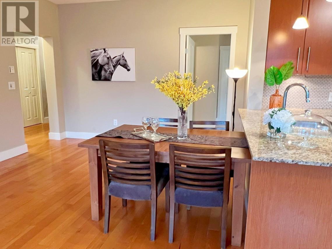 Listing Picture 9 of 21 : 301 6268 EAGLES DRIVE, Vancouver / 溫哥華 - 魯藝地產 Yvonne Lu Group - MLS Medallion Club Member