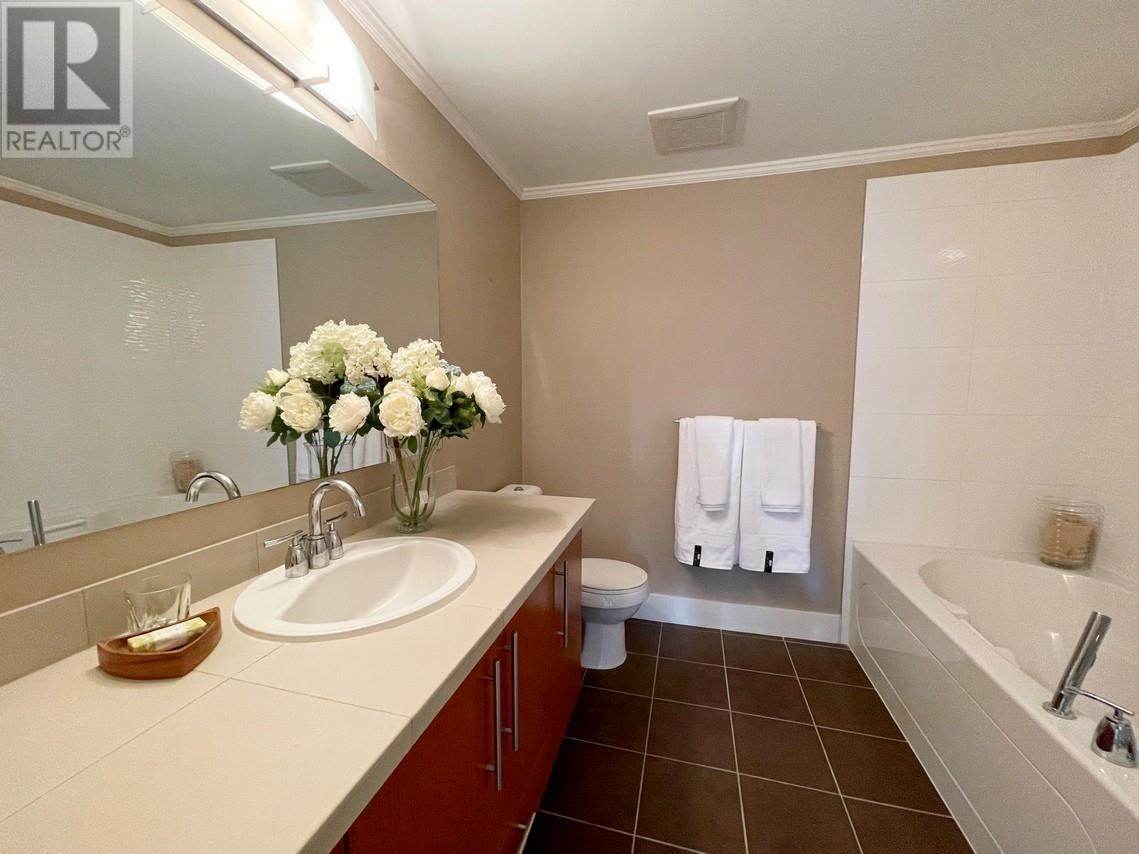 Listing Picture 14 of 21 : 301 6268 EAGLES DRIVE, Vancouver / 溫哥華 - 魯藝地產 Yvonne Lu Group - MLS Medallion Club Member