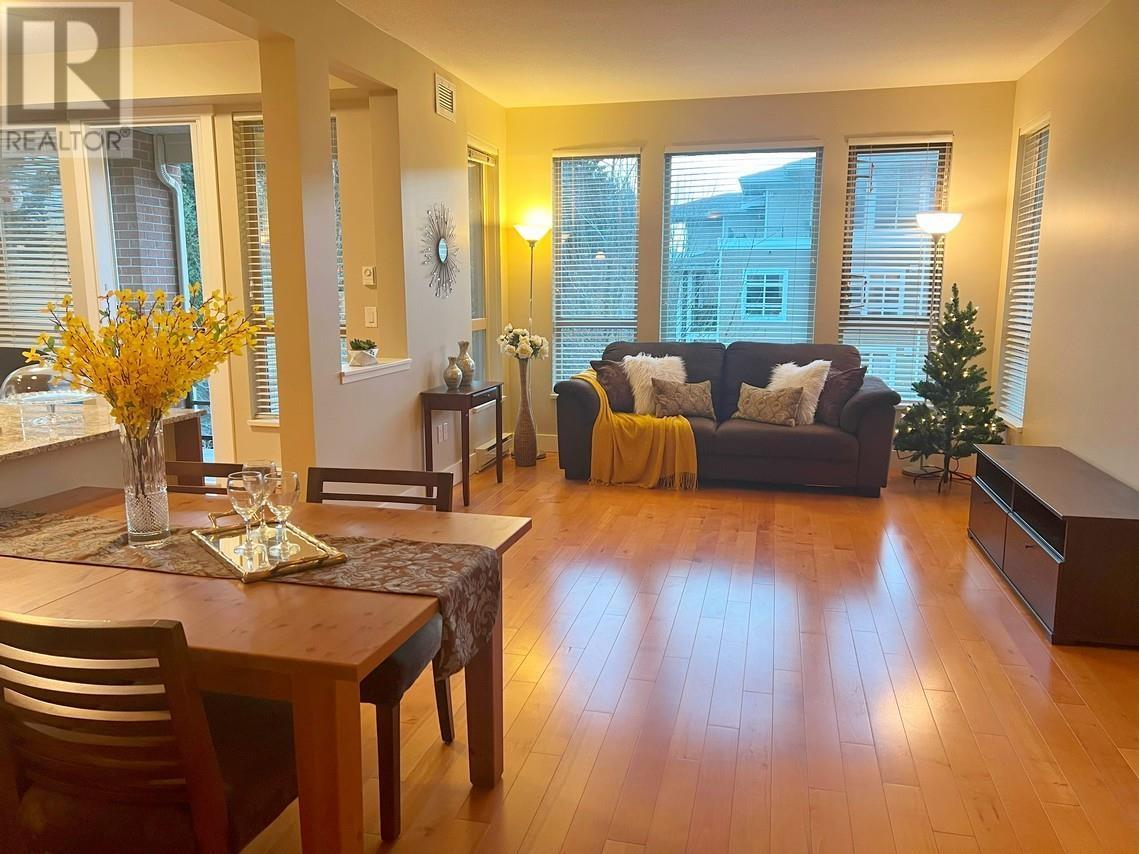 Listing Picture 5 of 21 : 301 6268 EAGLES DRIVE, Vancouver / 溫哥華 - 魯藝地產 Yvonne Lu Group - MLS Medallion Club Member