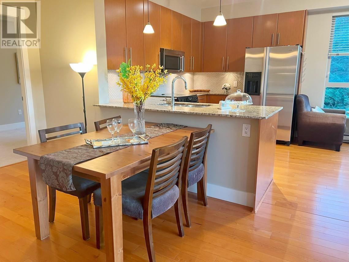 Listing Picture 7 of 21 : 301 6268 EAGLES DRIVE, Vancouver / 溫哥華 - 魯藝地產 Yvonne Lu Group - MLS Medallion Club Member