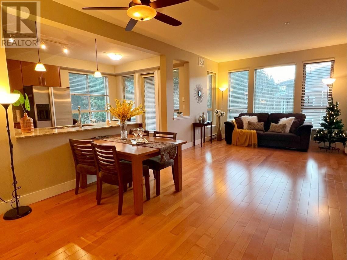 Listing Picture 3 of 21 : 301 6268 EAGLES DRIVE, Vancouver / 溫哥華 - 魯藝地產 Yvonne Lu Group - MLS Medallion Club Member