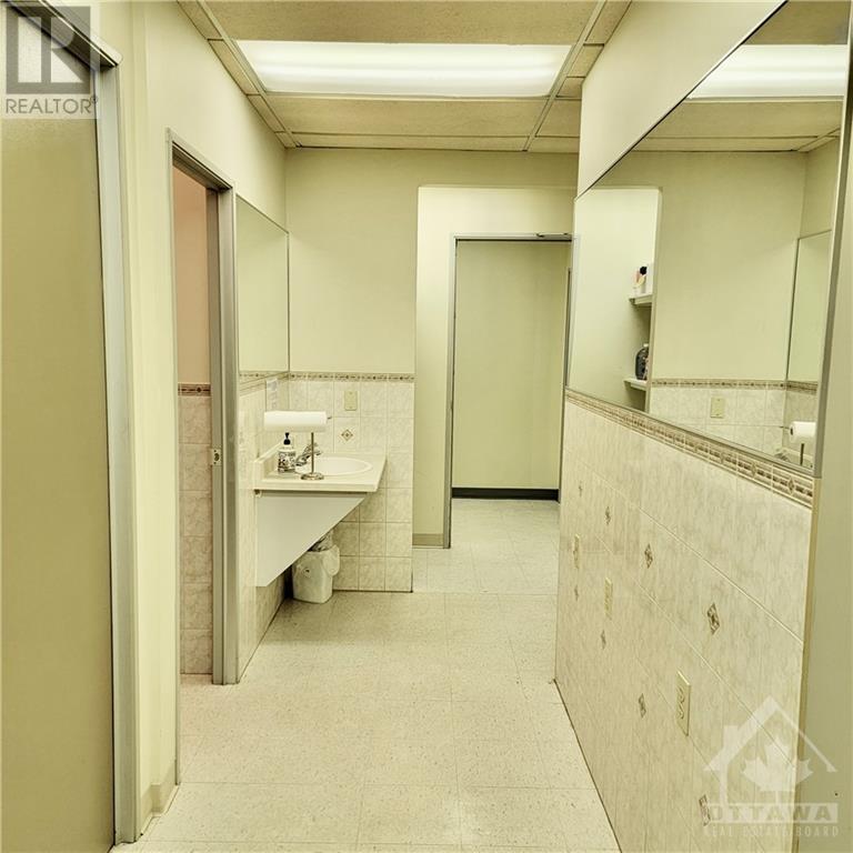 164 Laurier Avenue W Unit#3, Ottawa, Ontario  K1P 5J4 - Photo 4 - 1373051