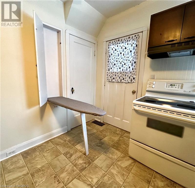 108 7th Street, Hanover, Ontario  N4N 1G4 - Photo 12 - 40526275