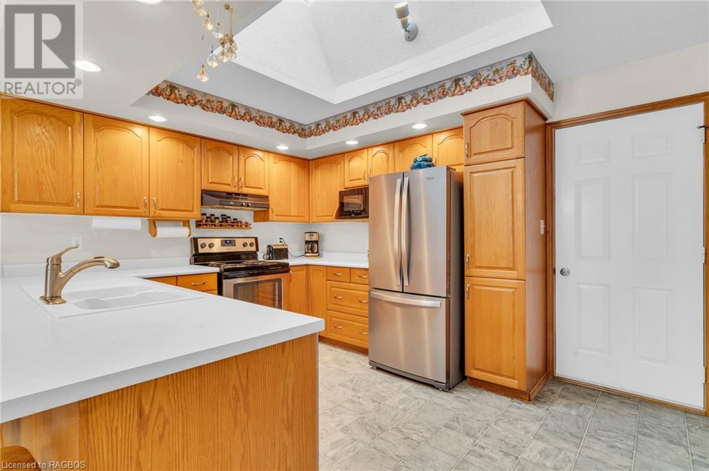 709 17th Street Crescent, Hanover, Ontario  N4N 3S7 - Photo 11 - 40525615