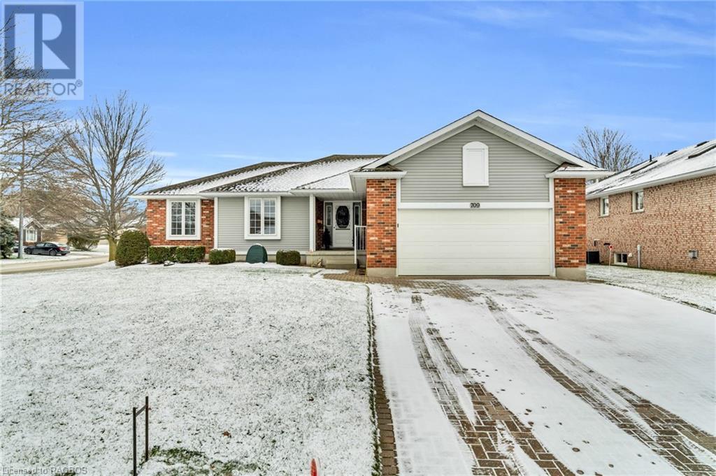 709 17th Street Crescent, Hanover, Ontario  N4N 3S7 - Photo 4 - 40525615