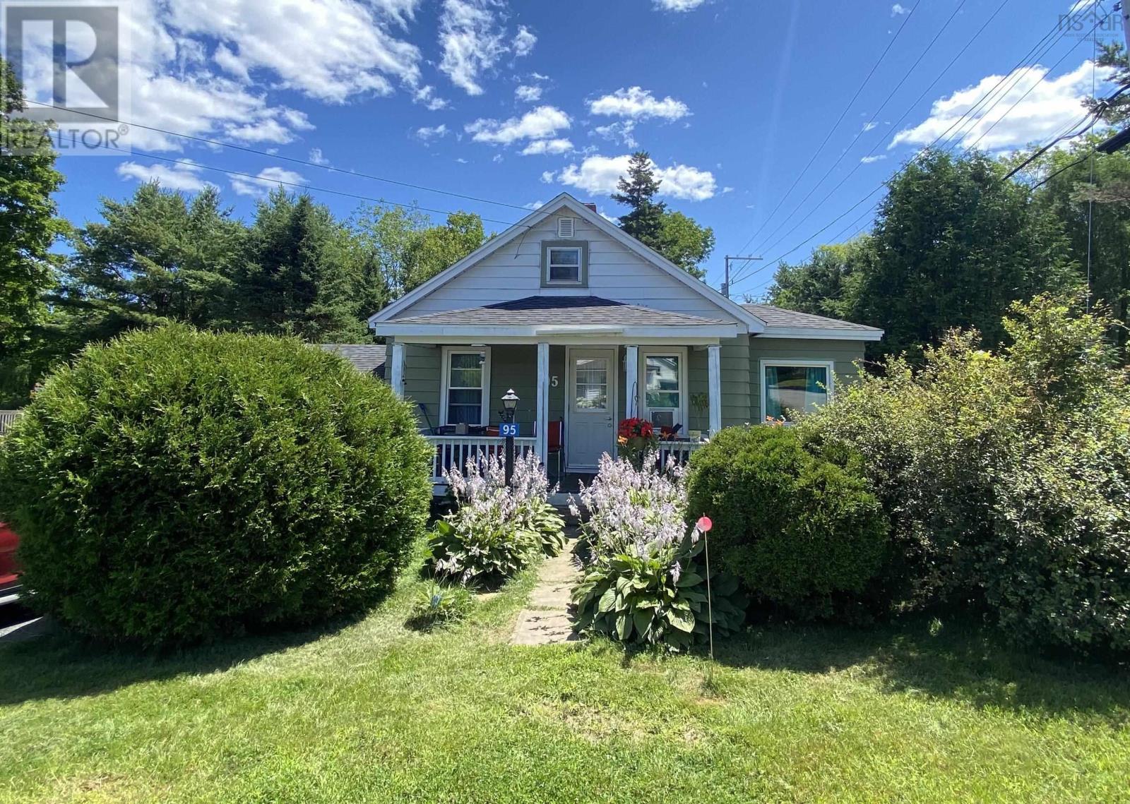 95 Wolfe Street, Liverpool, Nova Scotia  B0T 1K0 - Photo 1 - 202316346
