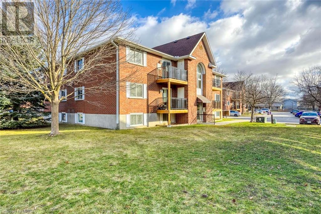 565 Greenfield Avenue Unit# 902, Kitchener, Ontario  N2C 2P5 - Photo 2 - 40527077