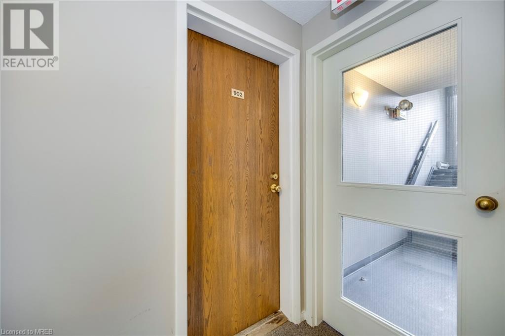 565 Greenfield Avenue Unit# 902, Kitchener, Ontario  N2C 2P5 - Photo 3 - 40527077
