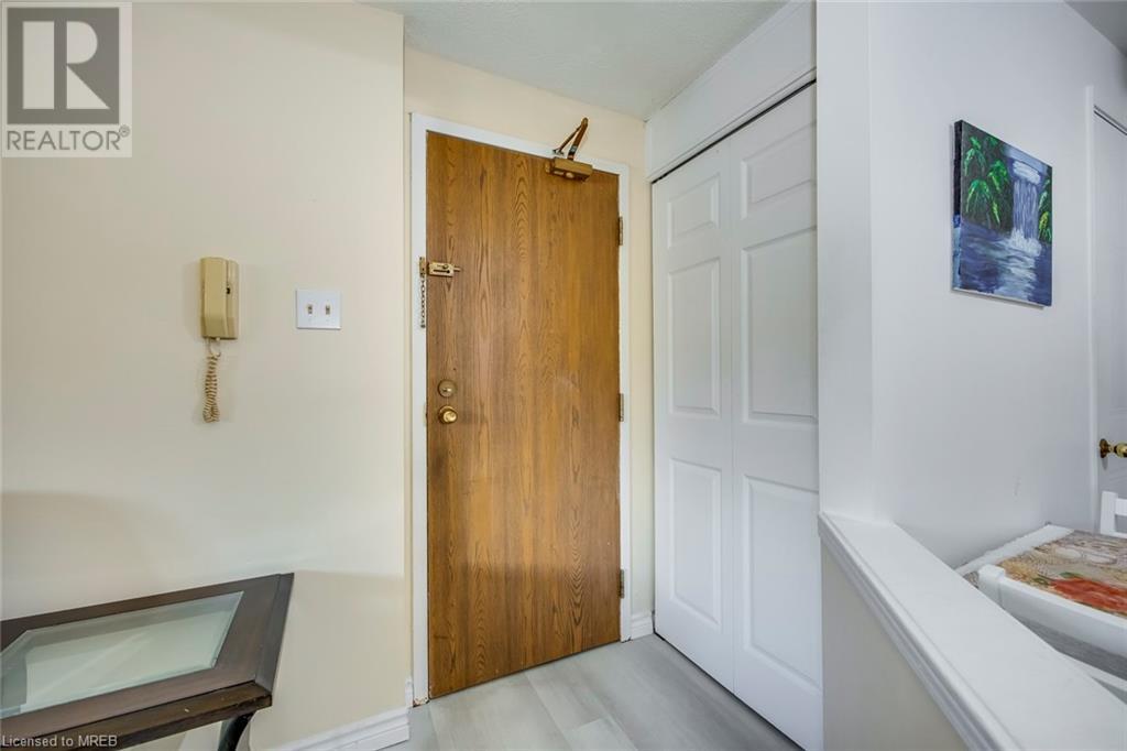 565 Greenfield Avenue Unit# 902, Kitchener, Ontario  N2C 2P5 - Photo 4 - 40527077
