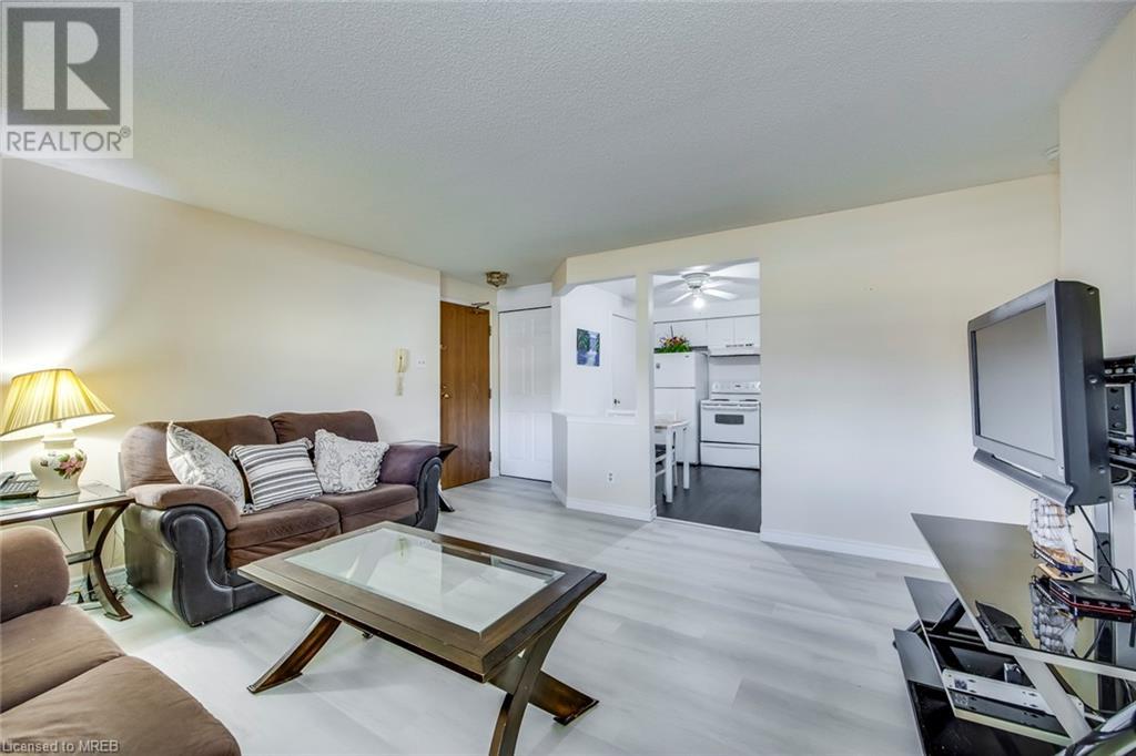 565 Greenfield Avenue Unit# 902, Kitchener, Ontario  N2C 2P5 - Photo 8 - 40527077