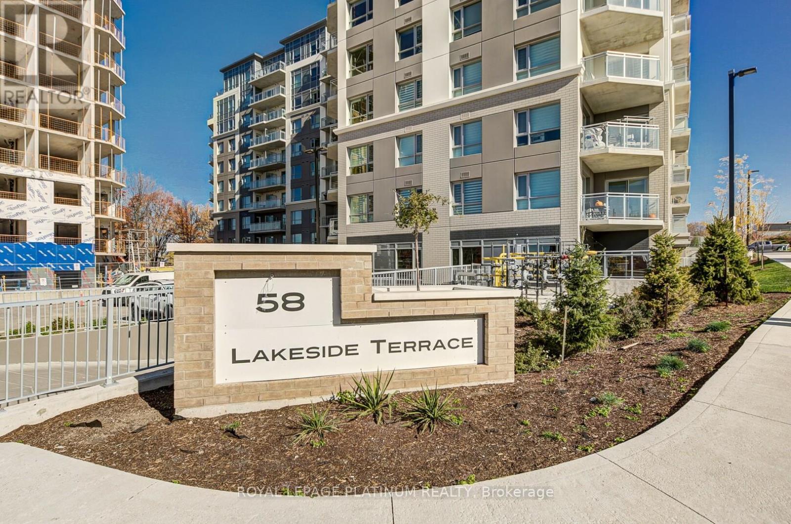 #611 -58 Lakeside Terr, Barrie, Ontario  L4M 0L5 - Photo 1 - S7386606