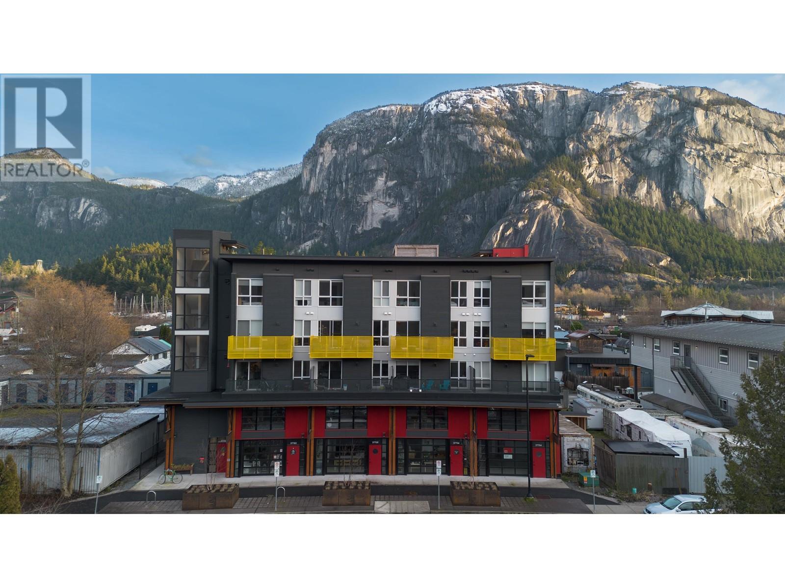 37754 Third Avenue, Squamish, British Columbia  V8B 1C3 - Photo 1 - C8056592