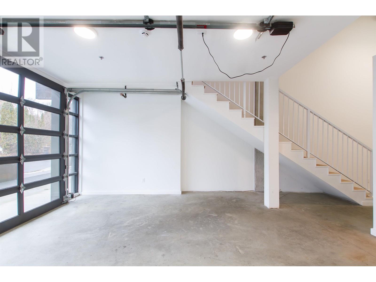 37754 Third Avenue, Squamish, British Columbia  V8B 1C3 - Photo 11 - C8056592