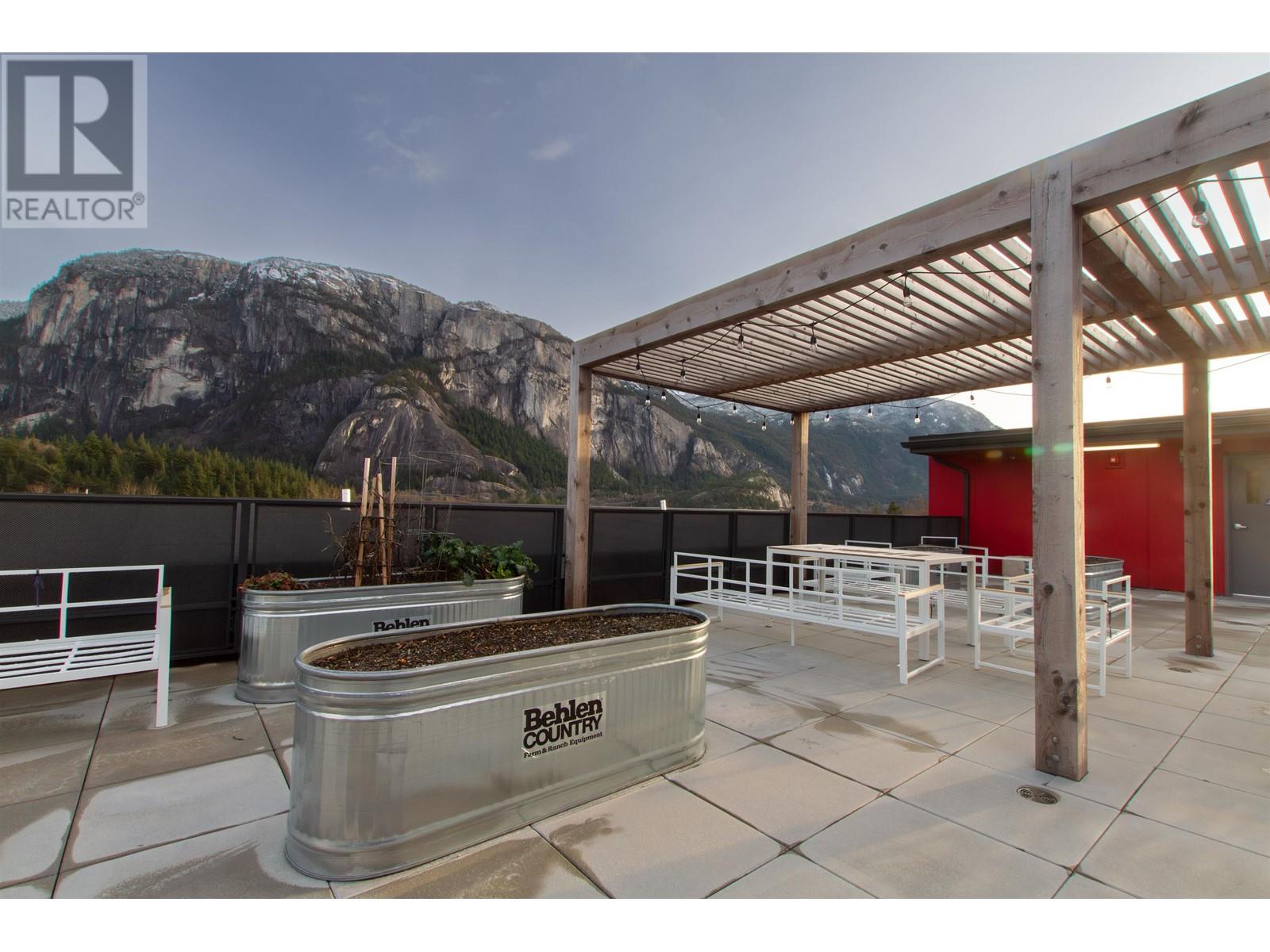 37754 Third Avenue, Squamish, British Columbia  V8B 1C3 - Photo 3 - C8056592