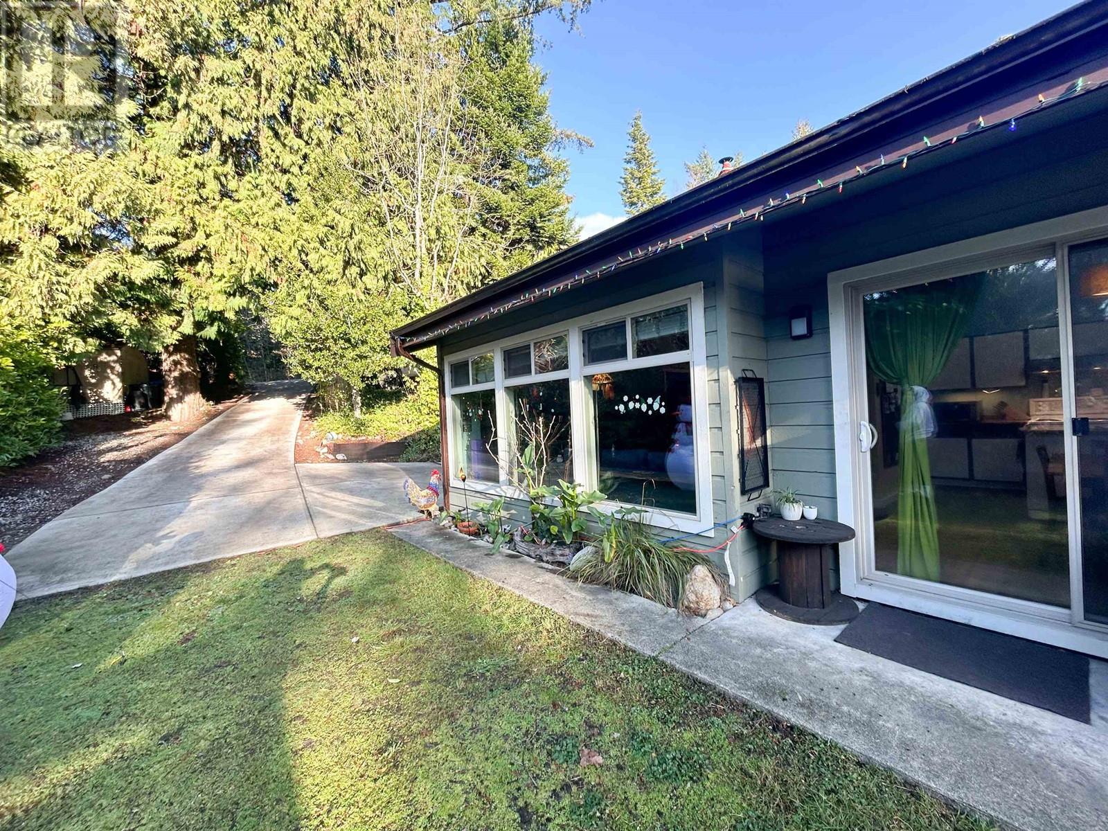 5179 CHAPMAN ROAD, sechelt, British Columbia