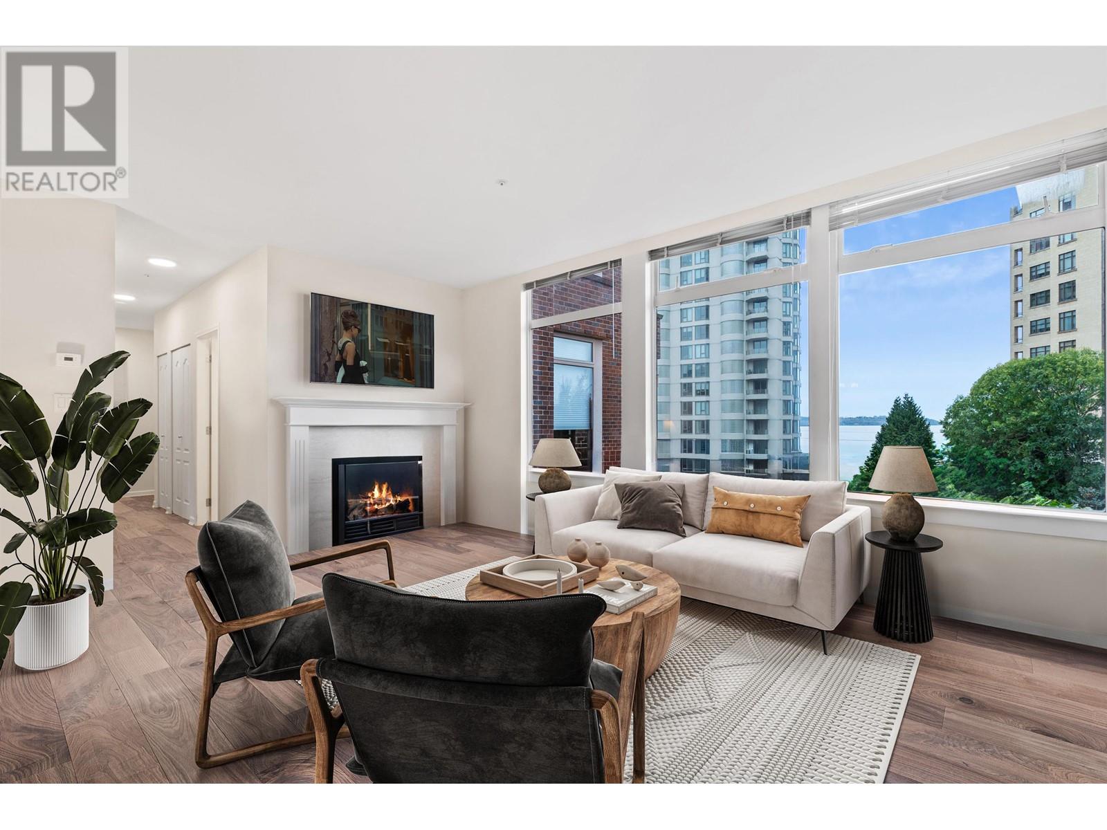309 2271 Bellevue Avenue, West Vancouver, British Columbia  V7V 4X1 - Photo 1 - R2840295
