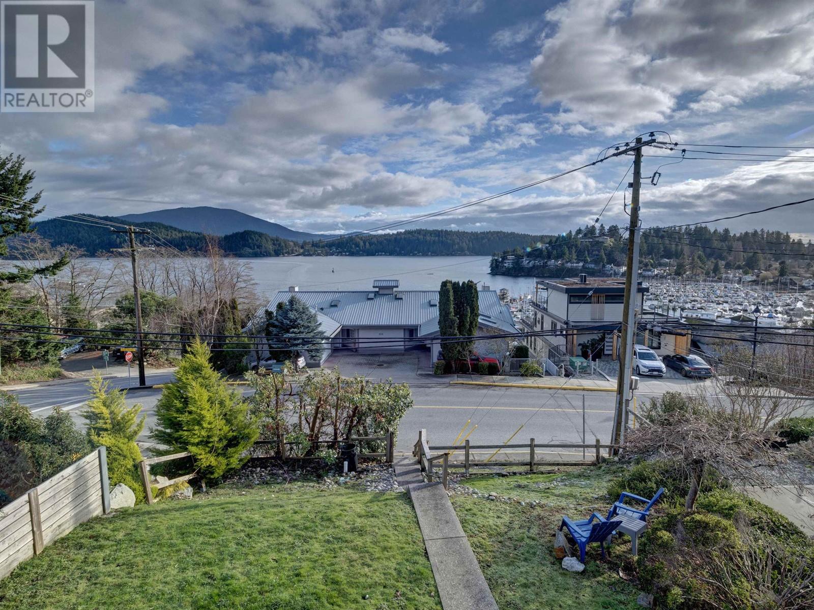 529 S Fletcher Road, Gibsons, British Columbia  V0N 1V0 - Photo 12 - R2840404