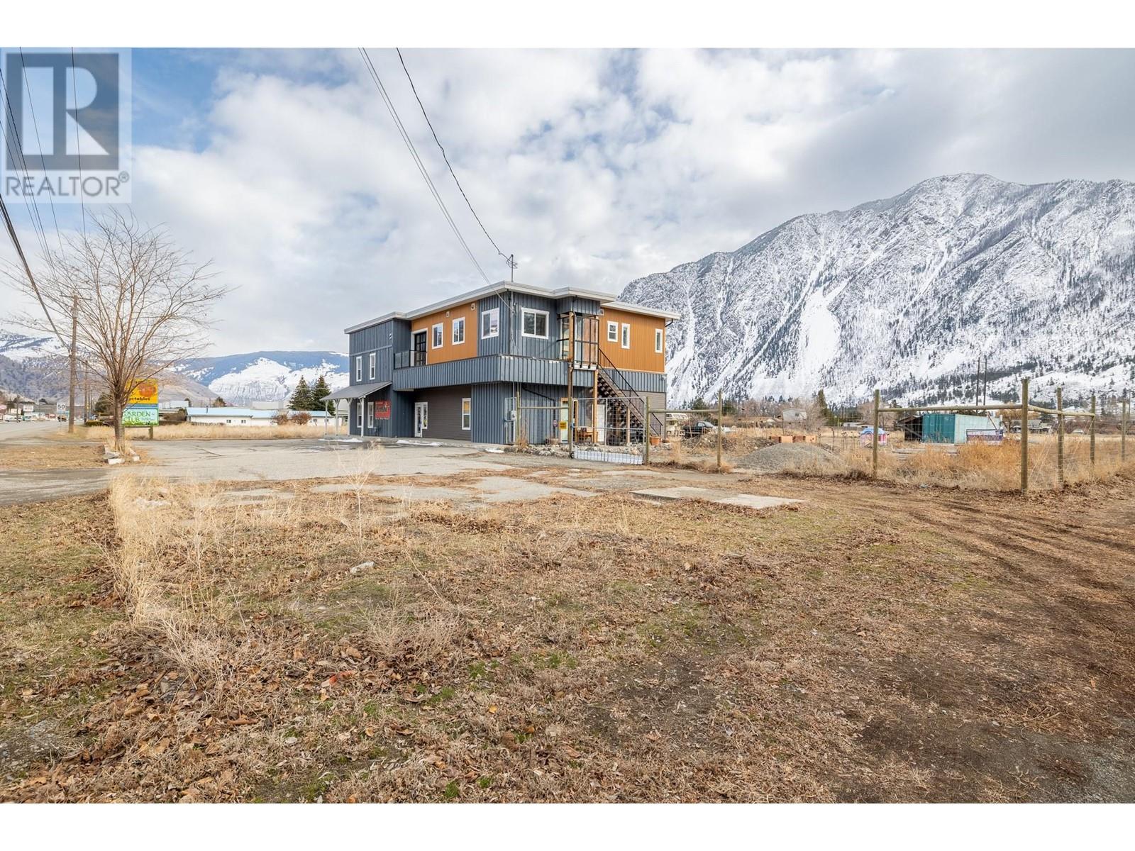 101 7th Avenue Keremeos