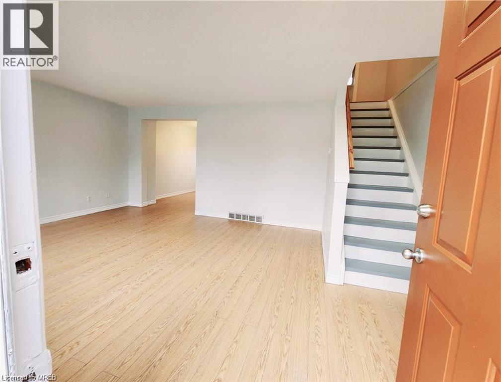 881 Dearness Drive, London, Ontario  N6E 1Y4 - Photo 3 - 40527747
