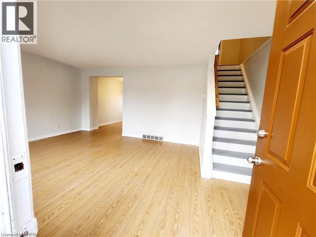 881 Dearness Drive, London, Ontario  N6E 1Y4 - Photo 4 - 40527747