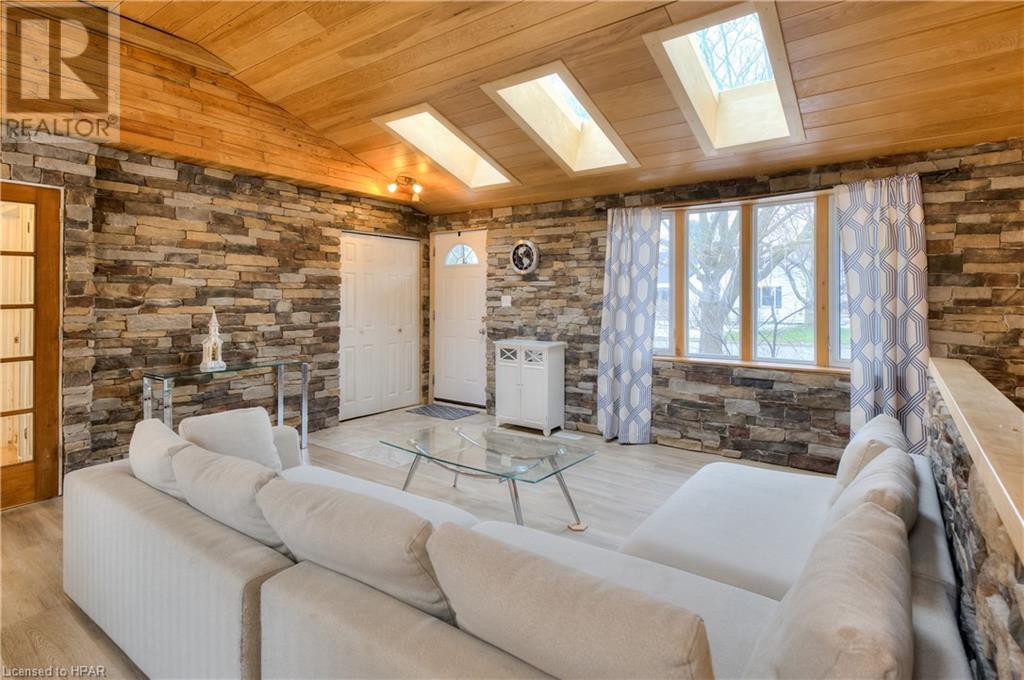 94 Waterloo Street S, St. Marys, Ontario  N4X 0A3 - Photo 4 - 40527241