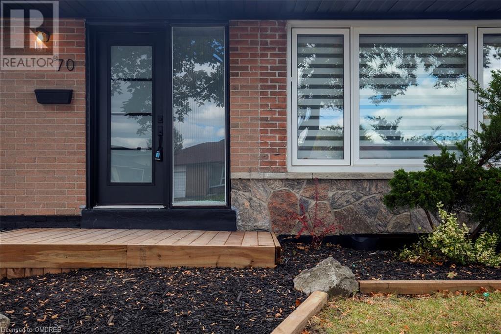 70 Wilton Drive, Brampton, Ontario  L6W 3A1 - Photo 2 - 40528082