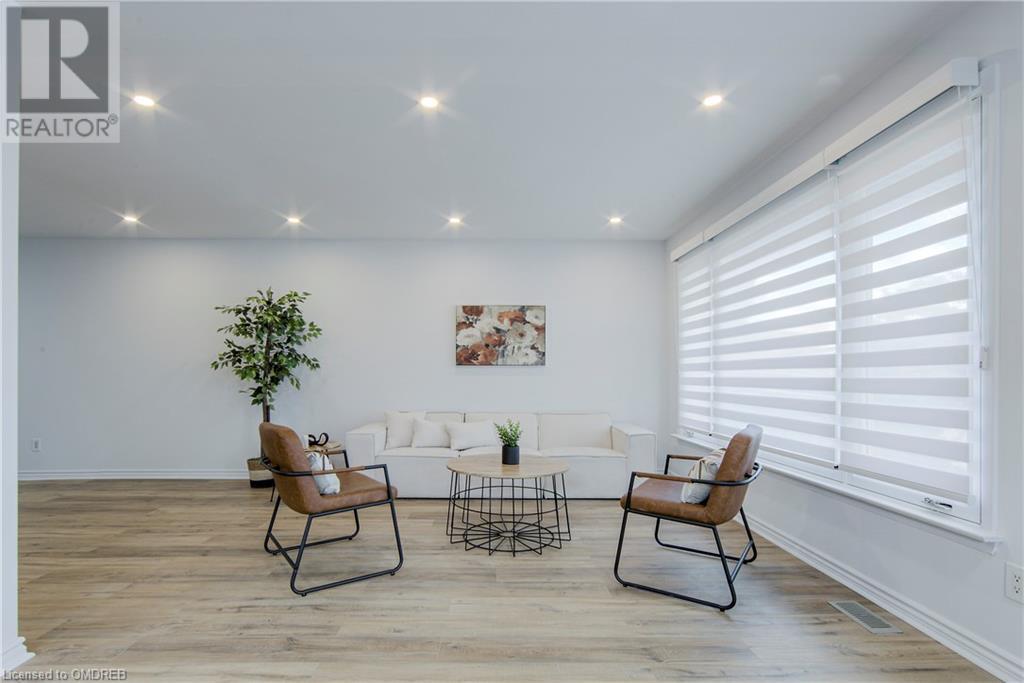 70 Wilton Drive, Brampton, Ontario  L6W 3A1 - Photo 5 - 40528082