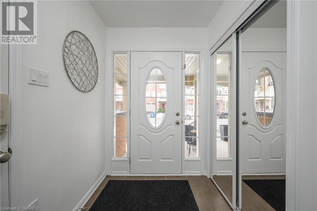 915 Nadalin Heights, Milton, Ontario  L9T 8R1 - Photo 3 - 40527732