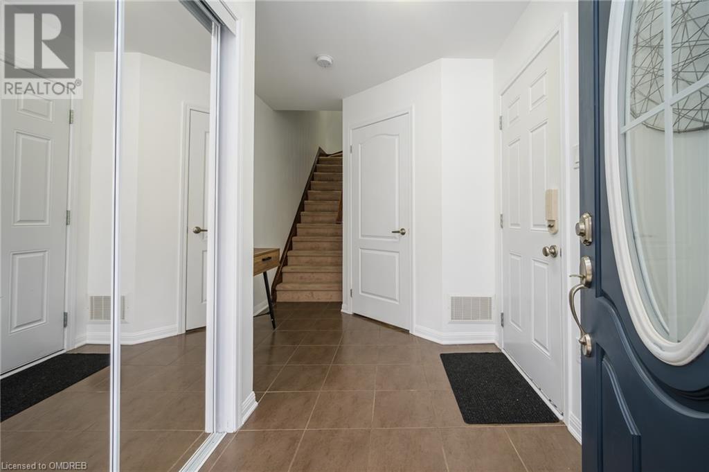 915 Nadalin Heights, Milton, Ontario  L9T 8R1 - Photo 4 - 40527732