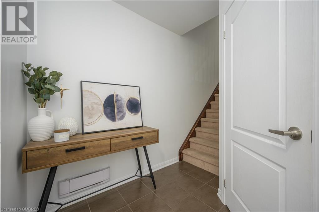 915 Nadalin Heights, Milton, Ontario  L9T 8R1 - Photo 5 - 40527732