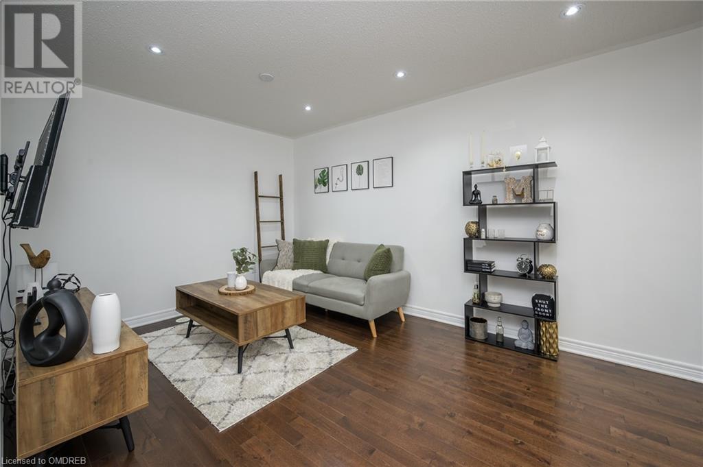 915 Nadalin Heights, Milton, Ontario  L9T 8R1 - Photo 6 - 40527732