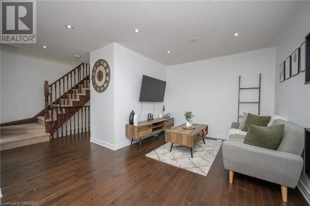 915 Nadalin Heights, Milton, Ontario  L9T 8R1 - Photo 7 - 40527732