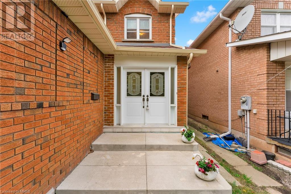 4298 Radisson Crescent, Mississauga, Ontario  L5M 4C1 - Photo 3 - 40527895