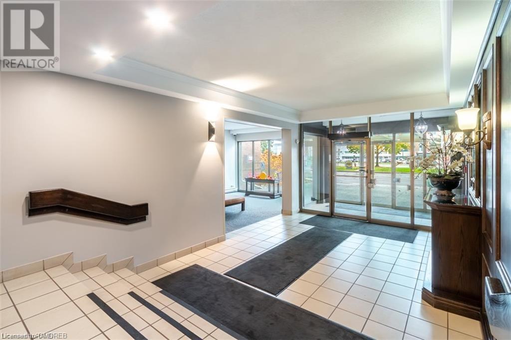 1225 North Shore Boulevard E Unit# 605, Burlington, Ontario  L7S 1Z6 - Photo 2 - 40525692