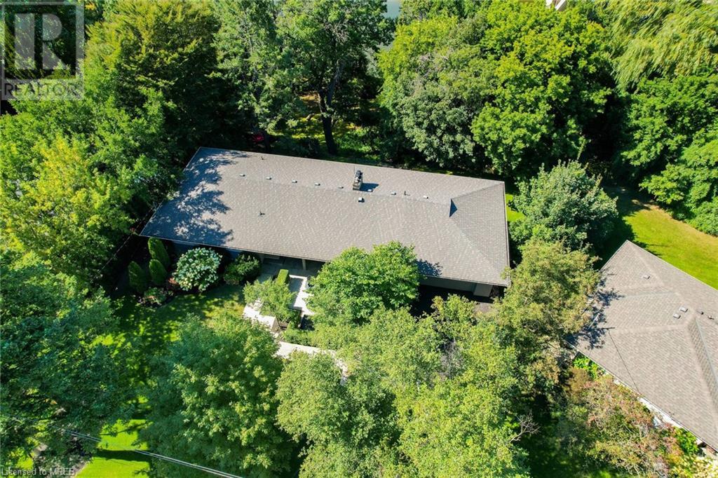 1590 Pinetree Crescent, Mississauga, Ontario  L5G 2S8 - Photo 3 - 40528127