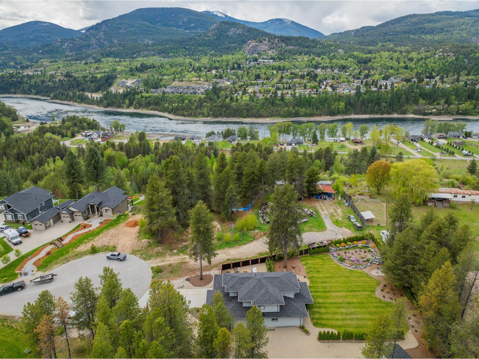 740 Prairie South Road, Castlegar, British Columbia  V1N 4K6 - Photo 58 - 2474539