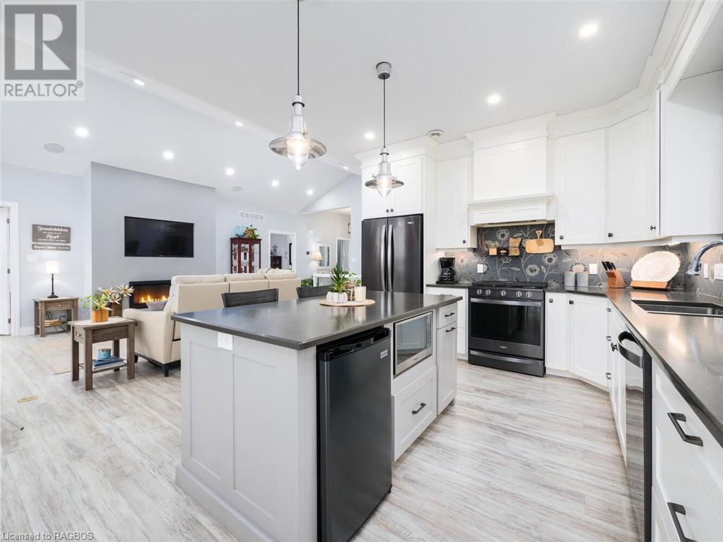 123 Ivy Drive, Georgian Bluffs, Ontario  N0H 2T0 - Photo 10 - 40526591