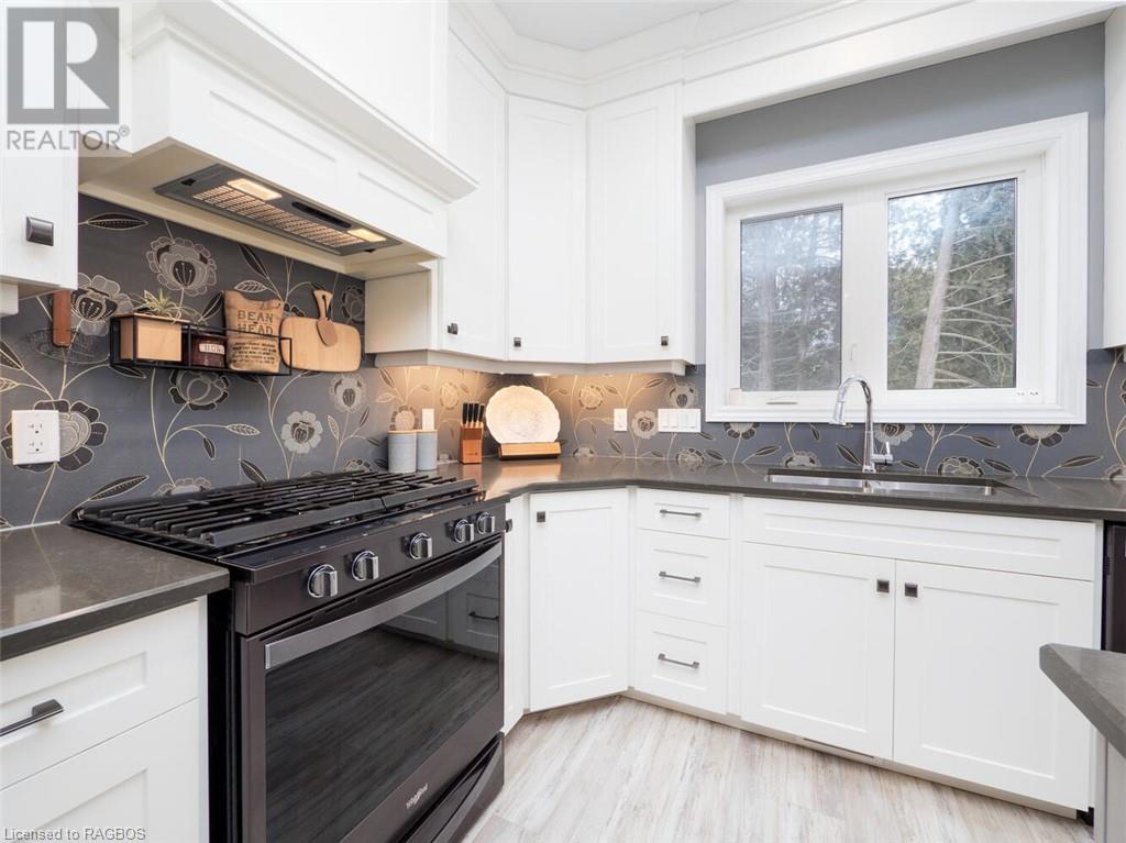 123 Ivy Drive, Georgian Bluffs, Ontario  N0H 2T0 - Photo 11 - 40526591