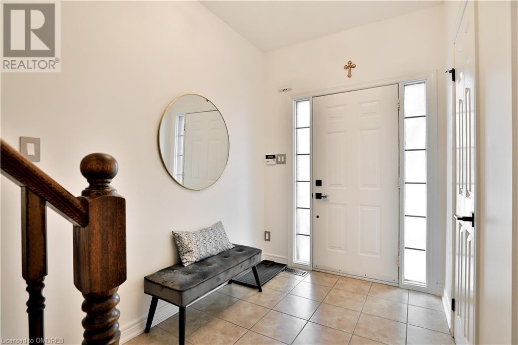 2238 Country Club Drive, Burlington, Ontario  L7M 5A8 - Photo 4 - 40528636