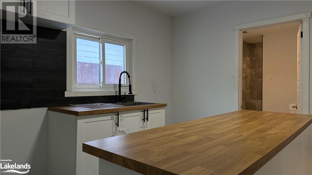 37 Sheridan Street, Penetanguishene, Ontario  L9M 1C6 - Photo 4 - 40528415