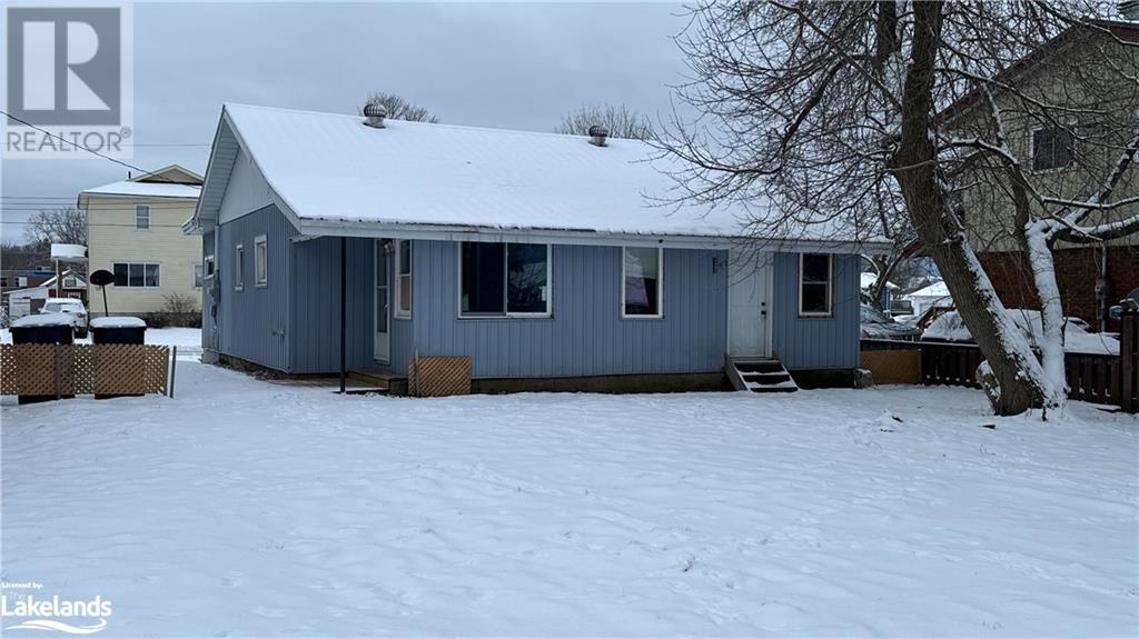 37 Sheridan Street, Penetanguishene, Ontario  L9M 1C6 - Photo 2 - 40528415